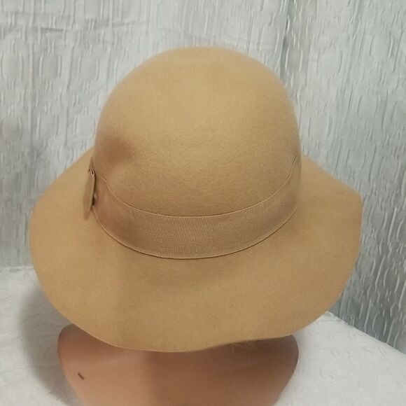 Women's hat pre-owned - Picture 3 of 7